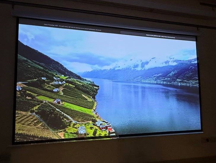 Лучший спутник домашнего проектора: обзор на экран Shakachu SW120SF в деталях